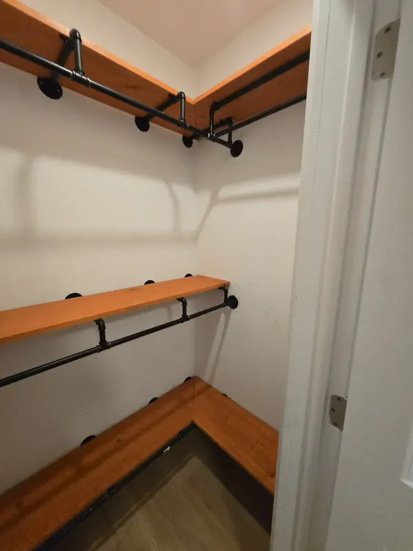 Closet shelving